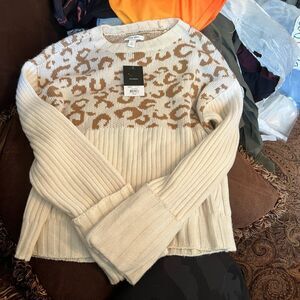 Beautiful animal print Nine West sweater